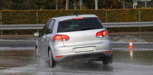 El aquaplaning es un fenómeno que se da con cierta frecuencia en nuestras carreteras.