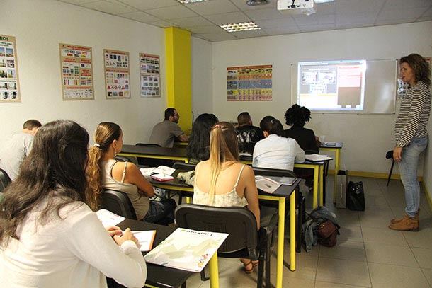 Clase teórica en la autoescuela GO!!! de Bilbao